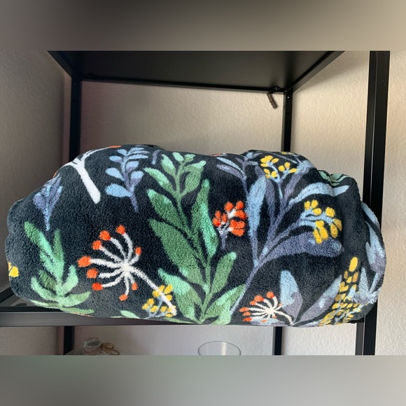 Monte & Jardin Ultra Plush Floral Throw Fleece Flower Blanket 60"x70” Warm Cozy - Picture 8 of 16